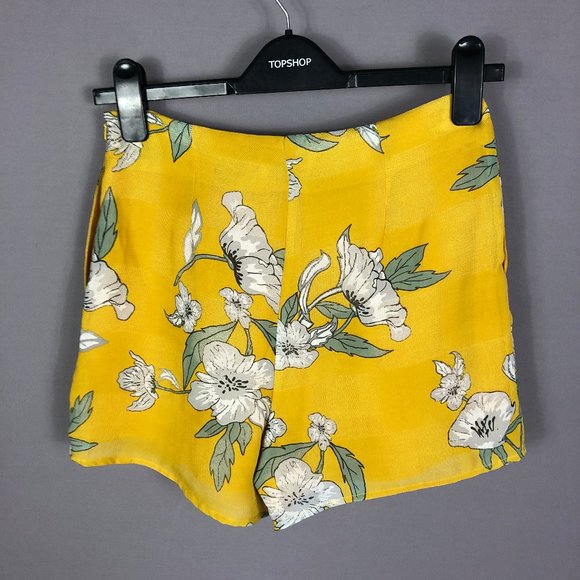 Chriselle x J.O.A. Floral Ruffle Front High Waist Short Size Small - Picture 6 of 9